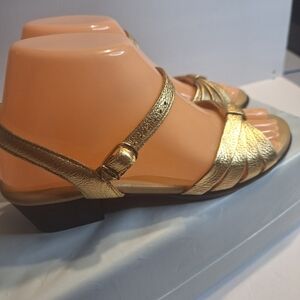 SAS Gold Leather Women's Sandals Strappy Low Heel Tripad Insoles Size 7N